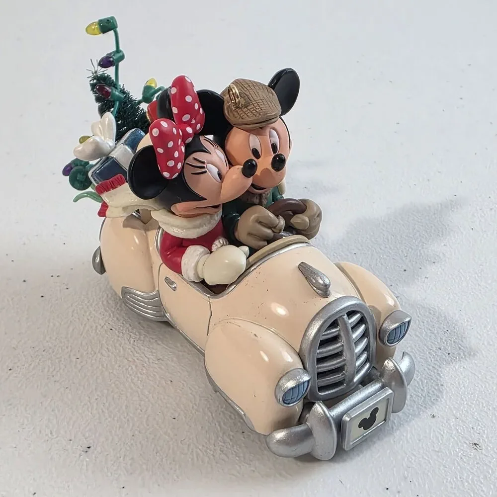 Hallmark Keepsake Ornament Disney's Mickey & Minnie World-Class Shoppers 2004
